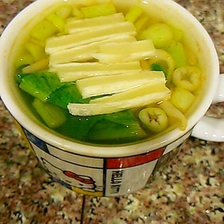 生姜たっぷり小松菜のトムヤムスープ